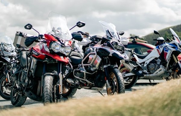 Quels sont les avantages d'utiliser un système de suspension électronique sur une Honda Africa Twin ?