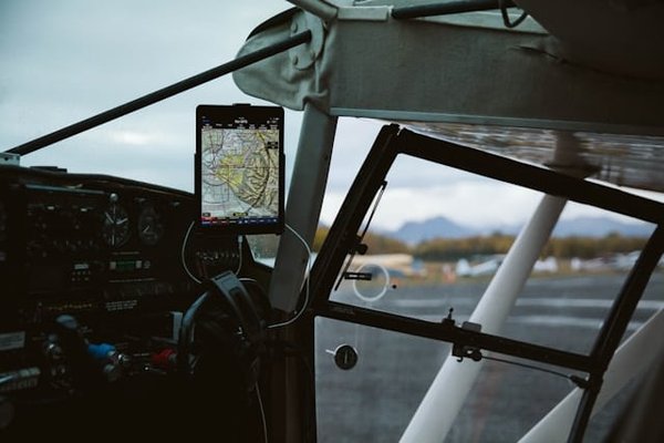 Comment choisir un système de navigation GPS intégré pour un bateau de pêche?